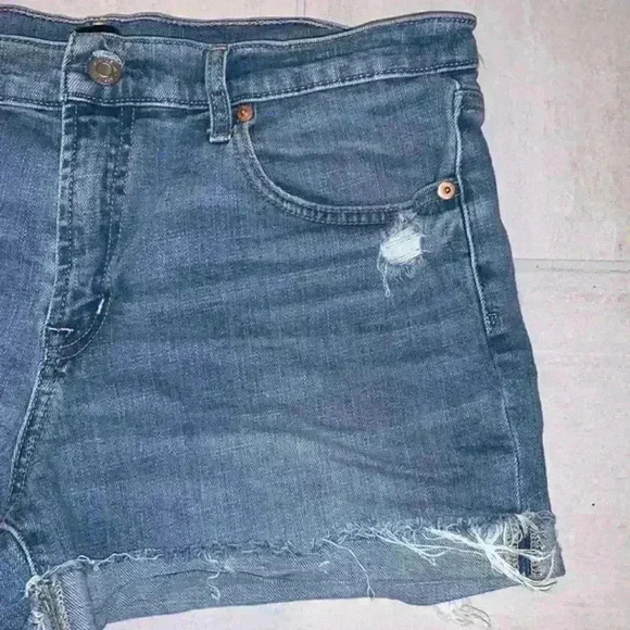 GAP denim folded distressed jean short size 10/30 - Picture 4 of 7
